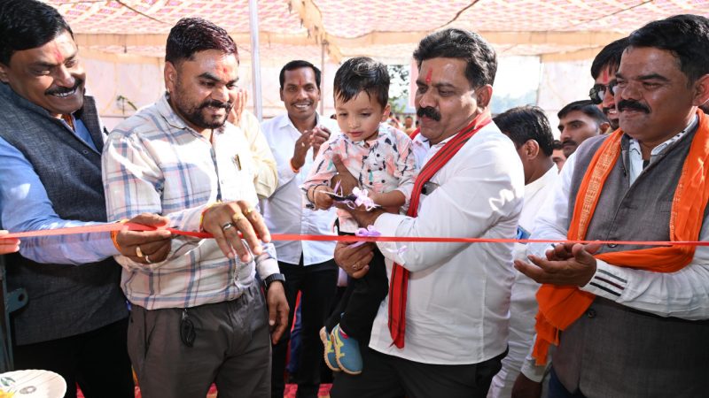 उपमुख्यमंत्री विजय शर्मा ने देवांगन समाज एवं क्षत्रिय पवार समाज के सामुदायिक भवनों का किया लोकार्पण