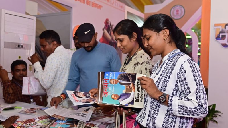 छत्तीसगढ़ की 25 वर्षों की विकास यात्रा को देखने पहुंच रहे है बड़ी संख्या में लोग