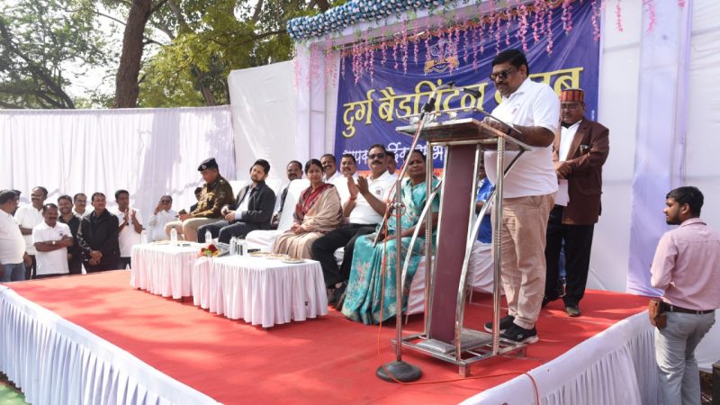 अत्याधुनिक इंडोर बैडमिंटन कोर्ट का किया शिक्षा मंत्री यादव ने लोकार्पण