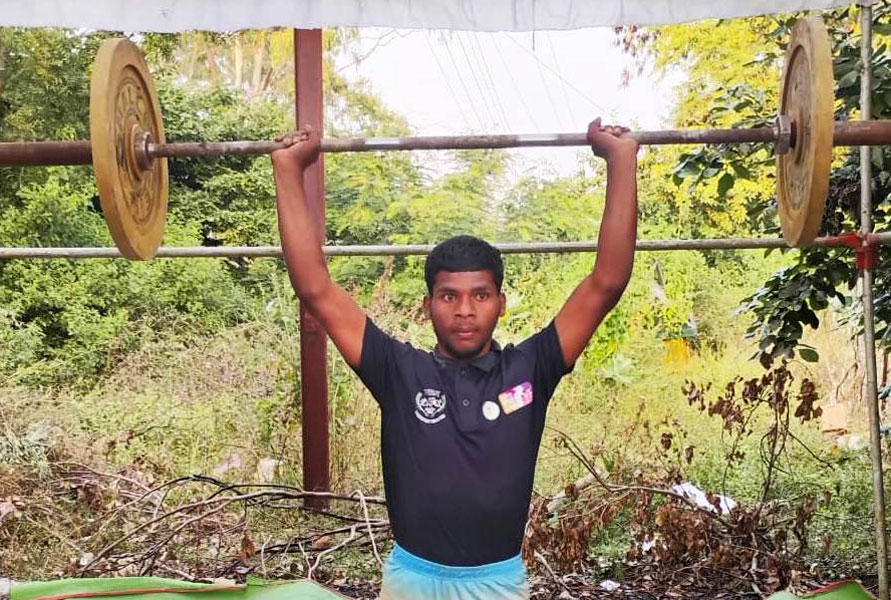 बस्तर ओलंपिक के जिला स्तरीय स्पर्धा में राकेश रहे प्रथम, अब संभाग स्तरीय प्रतियोगिता में दिखाएंगे दमखम