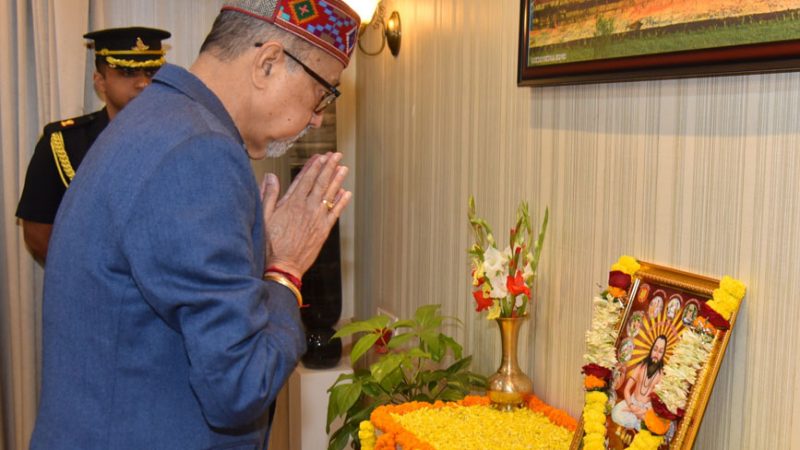 राज्यपाल डेका ने संत बाबा गुरु घासीदास जयंती पर पुष्पांजलि अर्पित की