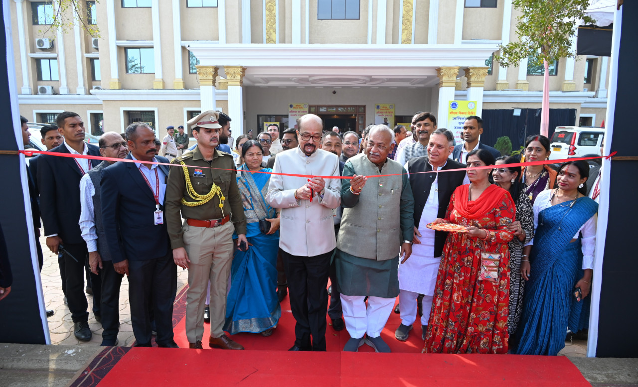 दिव्यांगजनों के साथ देश, समाज और परिवार खड़ा है- राज्यपाल डेका