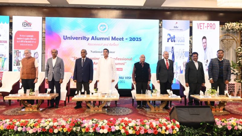 कामधेनु विश्वविद्यालय में पूर्व छात्र-छात्राओं का मिलन समारोह संपन्न