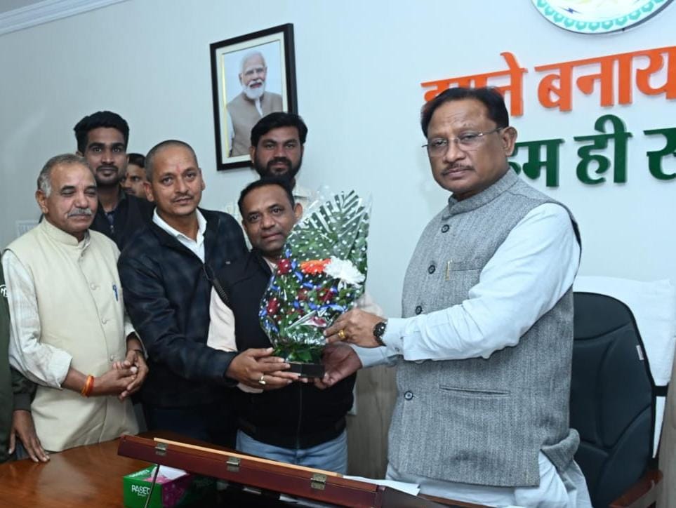 मुख्यमंत्री विष्णु देव साय से कुंभकार समाज के प्रतिनिधि मंडल की सौजन्य मुलाकात