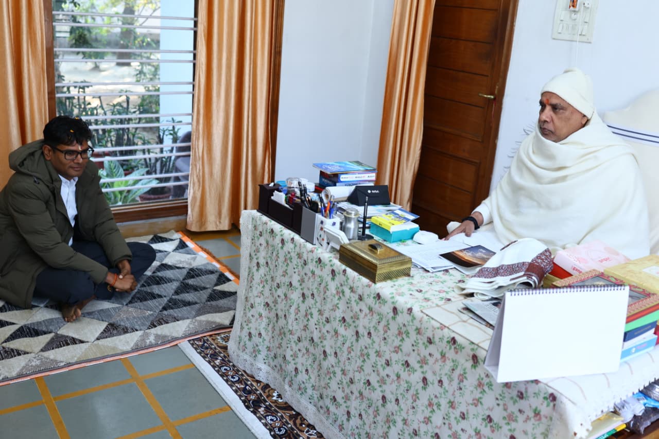 वित्त मंत्री ने ग्राम बनोरा स्थित अघोर गुरुपीठ में गुरु दर्शन कर लिया आशीर्वाद