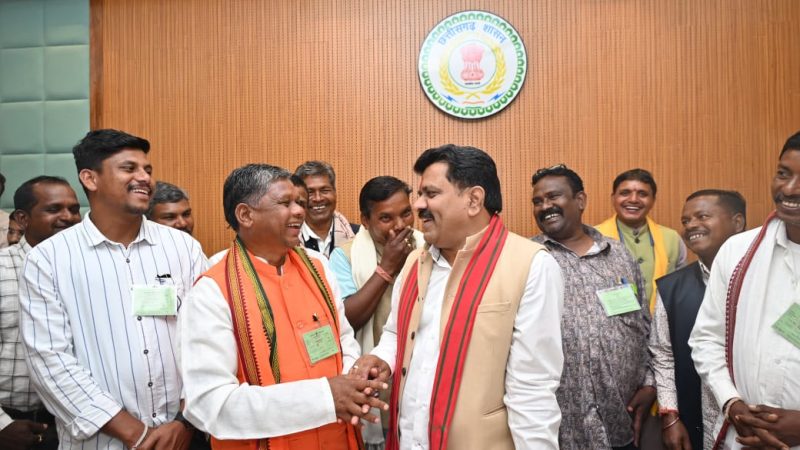 बस्तर संभाग के सरपंचों ने नए विधानसभा भवन में देखी लोकतांत्रिक प्रक्रिया