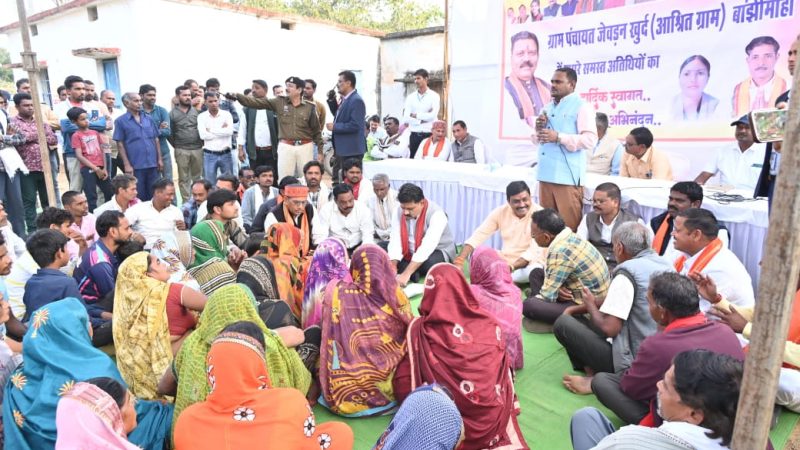 उपमुख्यमंत्री विजय शर्मा ने ग्राम चरडोंगरी और बांझी में चौपाल लगाकर ग्रामीणों से किया सीधा संवाद