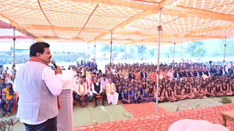 कबीरधाम में डिजिटल शिक्षा क्रांति का वनांचल तक विस्तार