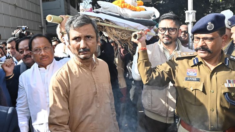 ज्ञानपीठ सम्मानित साहित्यकार विनोद कुमार शुक्ल को मुख्यमंत्री विष्णु देव साय ने दी भावभीनी अंतिम श्रद्धांजलि