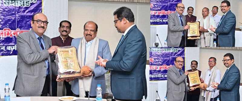 मुख्य सचिव कार्यालय के अवर सचिव अरूण कुमार हिंगवे सहित दफ्तरी खुमान सिंह और कन्हैया लाल को सेवानिवृत्त होने पर दी गई विदाई