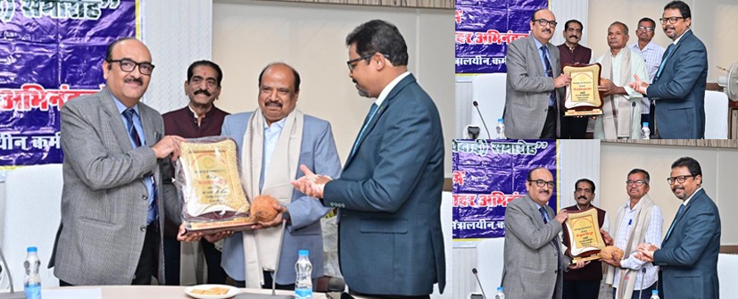 मुख्य सचिव कार्यालय के अवर सचिव अरूण कुमार हिंगवे सहित दफ्तरी खुमान सिंह और कन्हैया लाल को सेवानिवृत्त होने पर दी गई विदाई