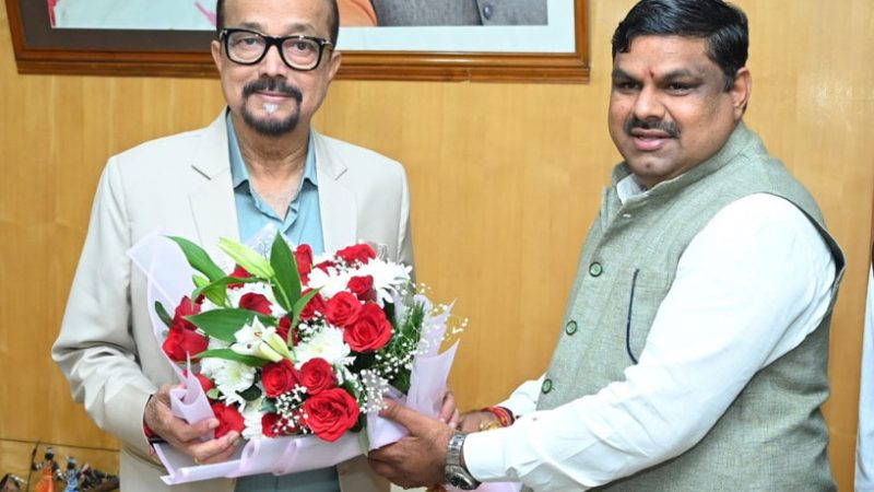 राज्यपाल डेका को स्कूल शिक्षा मंत्री गजेंद्र यादव ने दी नए वर्ष की शुभकामनाएं