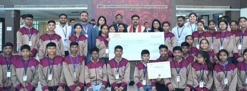 दिल्ली में आयोजित मॉडल यूथ ग्राम सभा में कोसमगुड़ा एकलव्य विद्यालय के युवाओं को मिला प्रथम पुरस्कार