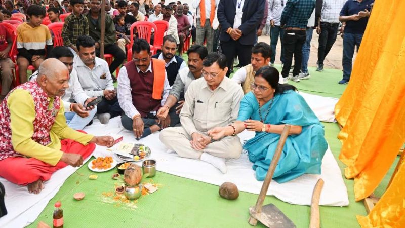 उद्योग मंत्री देवांगन ने दर्री क्षेत्र क़े 5 शासकीय स्कूलों को नवीन भवन की दी सौगात