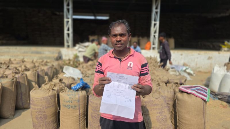 डिजिटल तकनीक से धान विक्रय हुआ आसान, किसान ज्योति प्रकाश ने घर बैठे काटा टोकन