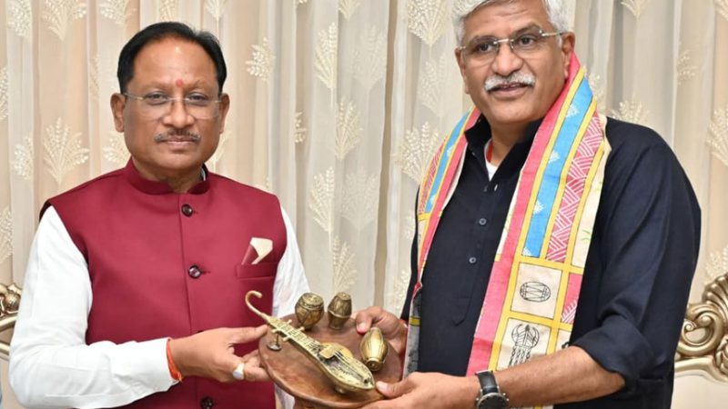 केंद्रीय पर्यटन एवं संस्कृति मंत्री गजेन्द्र सिंह शेखावत ने मुख्यमंत्री विष्णुदेव साय से की सौजन्य भेंट