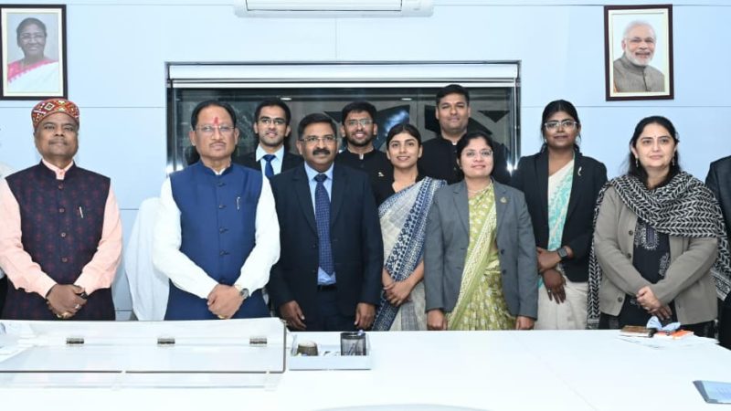 मुख्यमंत्री से भारतीय वन सेवा 2024 बैच के प्रशिक्षु अधिकारियों ने की मुलाकात