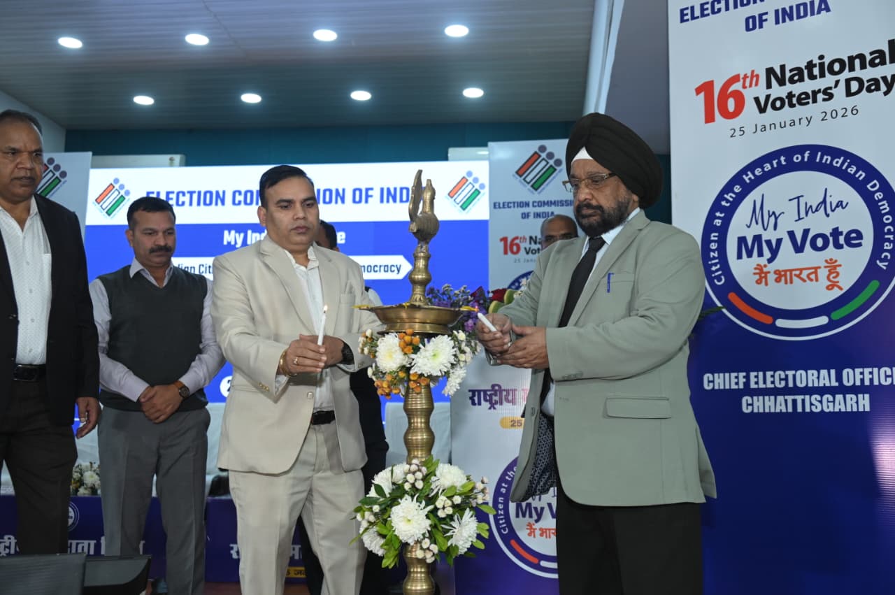 लोकतंत्र की मजबूती के लिए जागरूक मतदाता आवश्यक – न्यायमूर्ति इंदर सिंह उबोवेजा