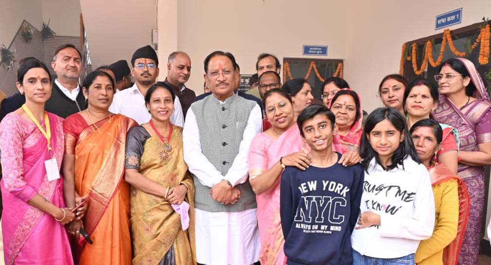 जशपुर जिले के बच्चे अब पढ़ेंगे स्मार्ट क्लास रूम में : मुख्यमंत्री साय ने कांसाबेल में किया स्मार्ट क्लास रूम का शुभारंभ