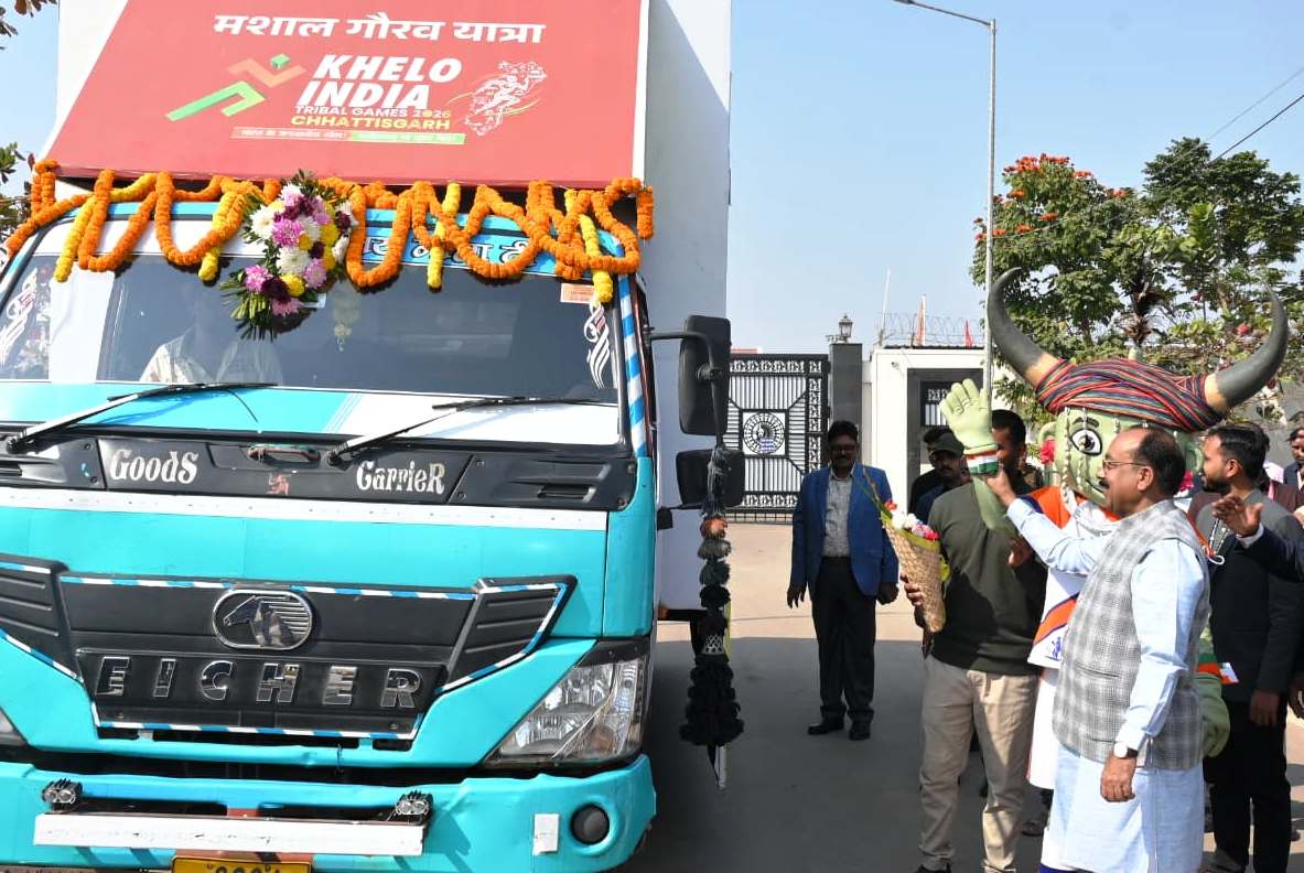 उप मुख्यमंत्री अरुण साव ने खेलो इंडिया नेशनल ट्राइबल गेम्स के लिए मशाल गौरव यात्रा को दिखाई हरी झंडी