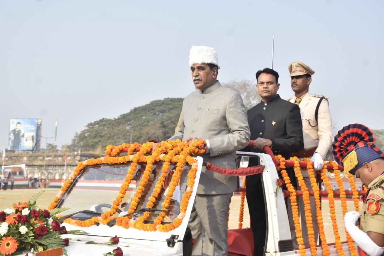 77वें गणतंत्र दिवस पर विधायक राजेश मुणत ने फहराया तिरंगा