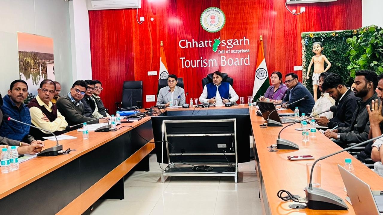 भोरमदेव कॉरिडोर परियोजना शीध्र पूर्ण करने के लिए छत्तीसगढ़ पर्यटन बोर्ड के अध्यक्ष नीलू शर्मा ने ली समीक्षा बैठक