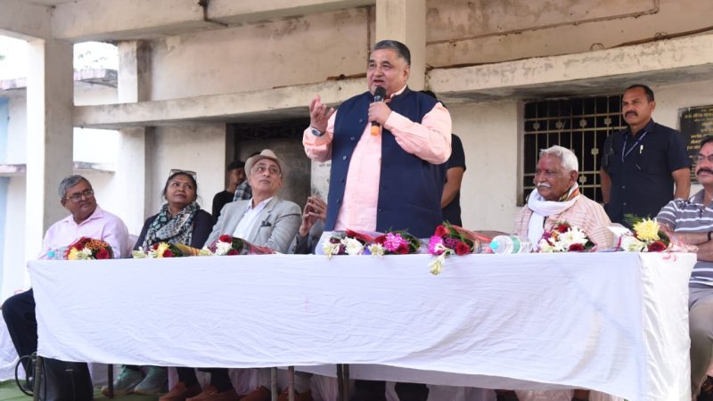 संस्कृति मंत्री राजेश अग्रवाल ने ग्राम रीवां में चल रहे पुरातात्विक उत्खनन स्थल का किया दौरा