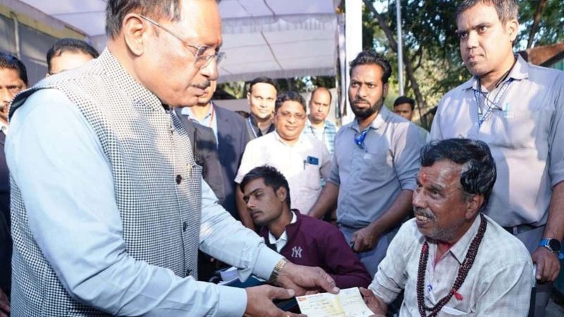 संवेदनशील शासन की मिसाल: जनदर्शन में मुख्यमंत्री विष्णु देव साय ने मौके पर सुलझाईं समस्याएँ