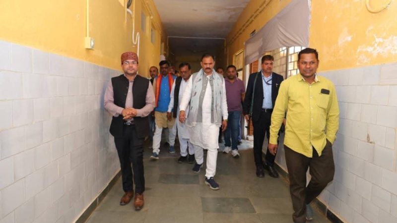 स्वास्थ्य मंत्री श्याम बिहारी जायसवाल ने सामुदायिक स्वास्थ्य केन्द्र बोड़ला का किया औचक निरीक्षण