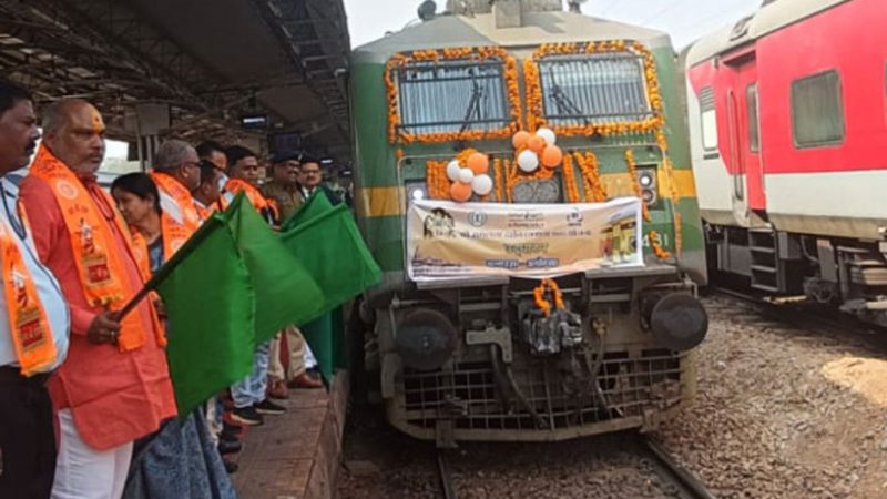 रामलला दर्शन योजना के अंतर्गत राजनांदगांव–दुर्ग रेलवे स्टेशन पर दिखा आस्था और उत्साह का अद्भुत संगम