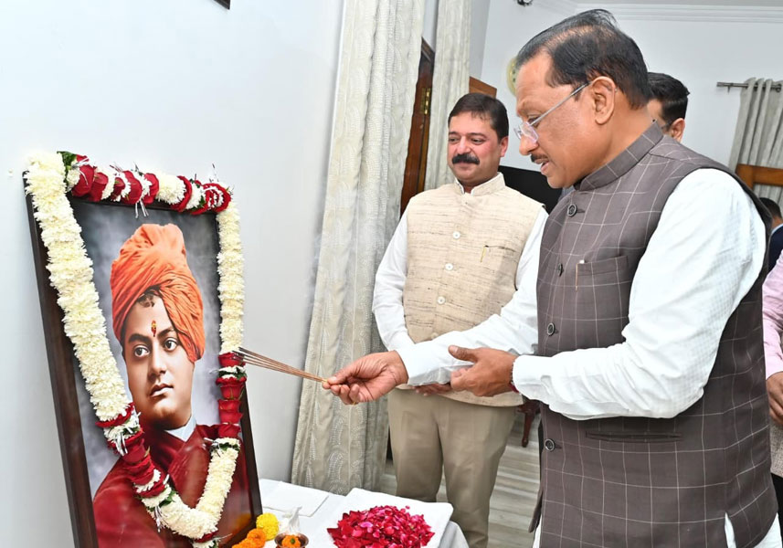 स्वामी विवेकानंद जयंती पर मुख्यमंत्री विष्णु देव साय ने किया नमन, युवाओं से राष्ट्र निर्माण में आगे आने का आह्वान