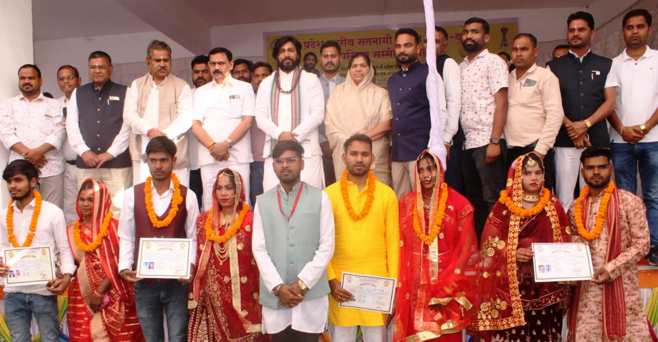 फिजूलखर्ची को छोड़कर बाबा गुरु घासीदास के बताये सादगी विवाह को गर्व के साथ अपनाने की जरूरत : केबिनेट मंत्री गुरु खुशवंत साहेब