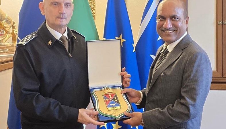 रक्षा उत्पादन सचिव ने रोम में इटली के वरिष्ठरक्षा अधिकारियों के साथ महत्वपूर्ण बैठकें कीं