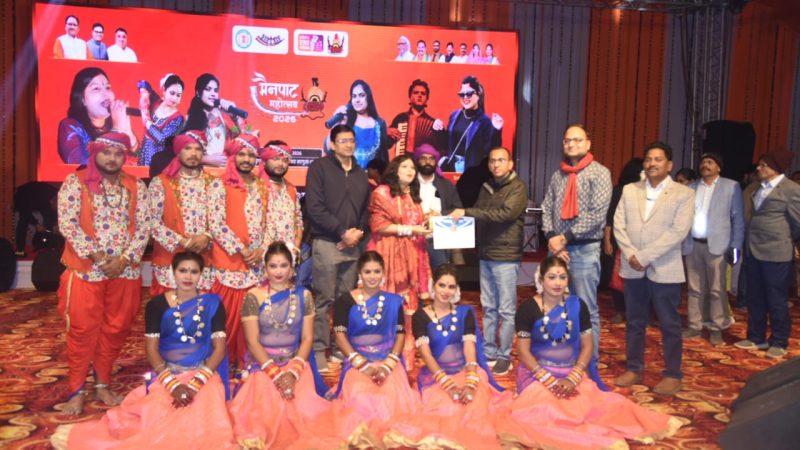 लोकसंगीत और बॉलीवुड सुरों से सजा मैनपाट महोत्सव का दूसरा दिन