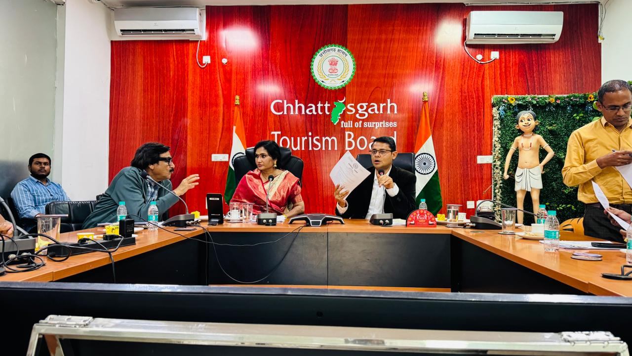 छत्तीसगढ़ फिल्म विकास निगम की अध्यक्ष सुश्री मोना ‘सेन की अध्यक्षता में फिल्म पॉलिसी’ पर छत्तीसगढ़ पर्यटन बोर्ड में बैठक, सब्सिडी व फिल्म सिटी पर फोकस