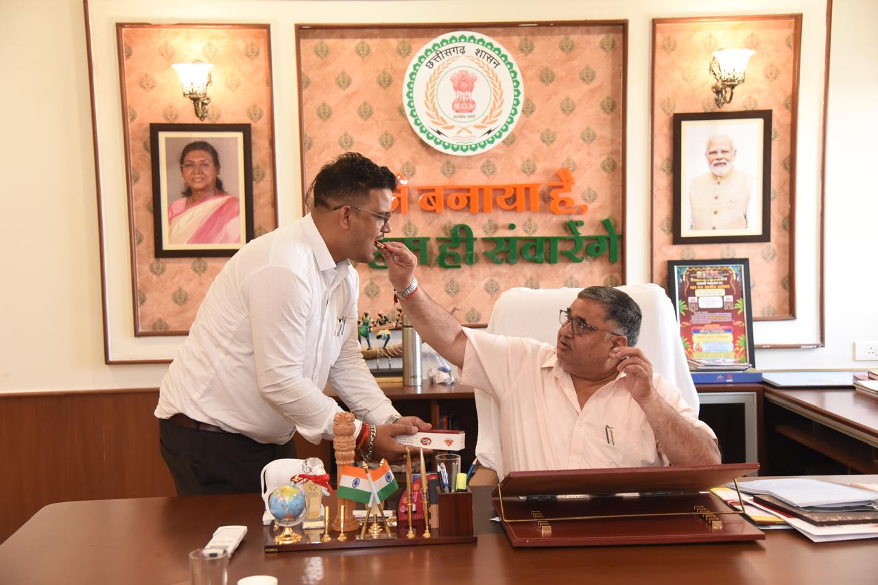 पर्यटन एवं संस्कृति मंत्री राजेश अग्रवाल के निज सहायक कौस्तुभ पांडेय को डॉ. सी.वी. रमन विश्वविद्यालय से पीएचडी की उपाधि