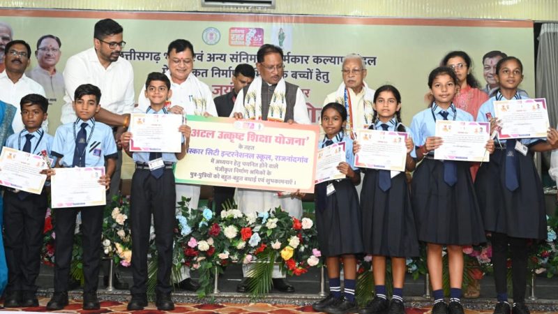 मेहनत की चमक और सरकारी संबल : श्रमिक की बेटी डिंपल कश्यप अब संस्कार सिटी स्कूल में संवार रही अपना भविष्य