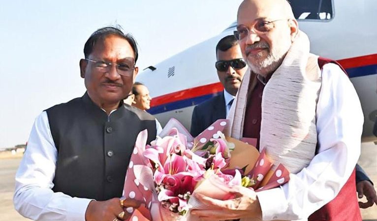 तीन दिवसीय छत्तीसगढ़ दौरे पर पहुंचे केंद्रीय गृह एवं सहकारिता मंत्री अमित शाह : मुख्यमंत्री विष्णुदेव साय ने स्वामी विवेकानंद विमानतल पर किया आत्मीय स्वागत