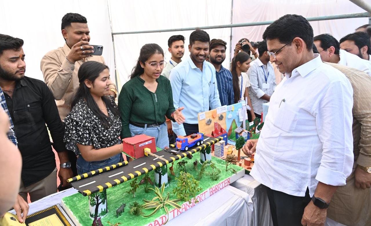 सकारात्मक सोच ही सफलता की कुंजी, युवा बदलेंगे भारत का भविष्य” – राजस्व मंत्री टंक राम वर्मा