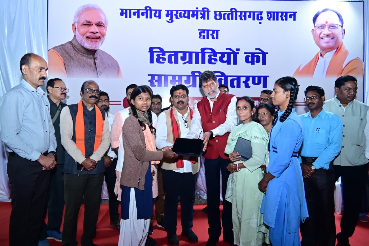 उप मुख्यमंत्री विजय शर्मा ने हितग्राहियों को सौंपी सौगातें