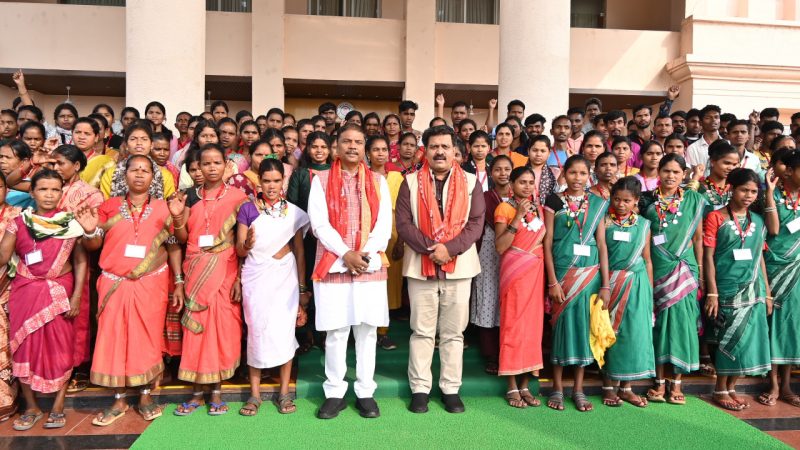 अबुझमाड़िया युवाओं ने अनुभव की लोकतंत्र की कार्यप्रणाली