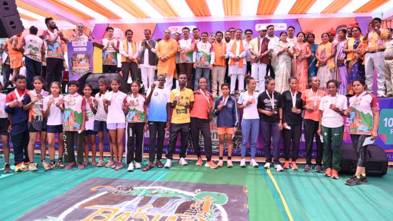 बस्तर हेरिटेज मैराथन 2026 : 9,800 से अधिक धावकों के साथ रचा इतिहास, वैश्विक मंच पर चमका बस्तर