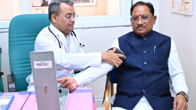 स्वास्थ्य के प्रति जागरूकता का संदेश: मुख्यमंत्री विष्णुदेव साय ने विधानसभा परिसर में तीन दिवसीय स्वास्थ्य शिविर का किया शुभारंभ