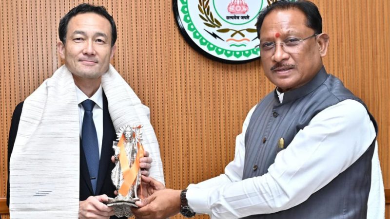 मुख्यमंत्री विष्णु देव साय से जापान दूतावास के राजनीतिक मामलों के मंत्री आबे नोरिआकि ने की सौजन्य मुलाकात