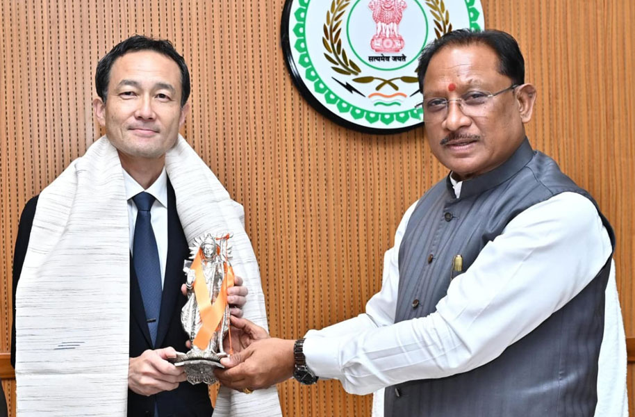 मुख्यमंत्री विष्णु देव साय से जापान दूतावास के राजनीतिक मामलों के मंत्री आबे नोरिआकि ने की सौजन्य मुलाकात