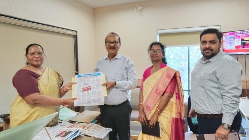 झारखंड के सूचना एवं जनसंपर्क विभाग की टीम ने छत्तीसगढ़ संवाद द्वारा प्रकाशित ‘रोजगार और नियोजन’ की ली जानकारी