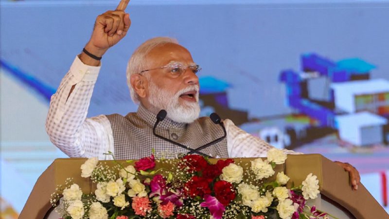 प्रधानमंत्री नरेन्‍द्र मोदी ने नोएडा अंतर्राष्ट्रीय हवाई अड्डे के पहले चरण के उद्घाटन के अवसर पर अपने संबोधन की कुछ झलकियाँ साझा कीं