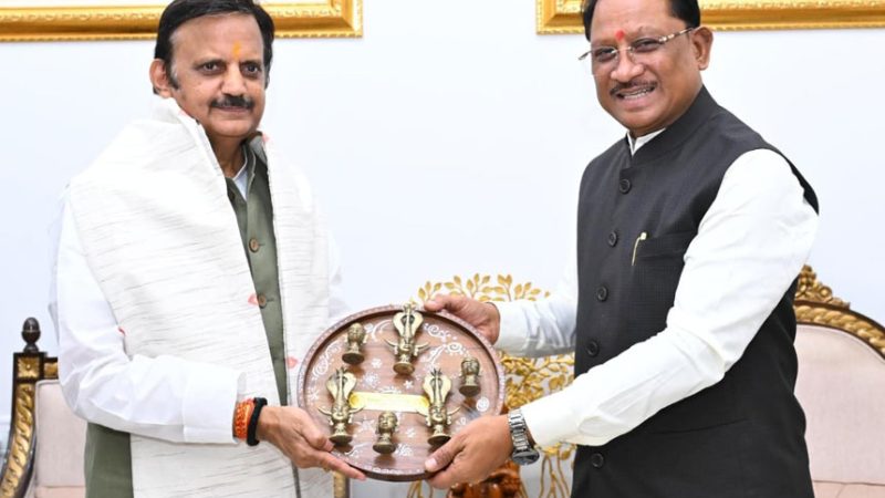 मुख्यमंत्री से मध्यप्रदेश के उपमुख्यमंत्री राजेंद्र शुक्ला ने की सौजन्य मुलाकात