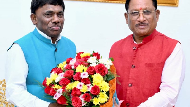 मुख्यमंत्री विष्णु देव साय से गोवा के खेल एवं जनजातीय कल्याण मंत्री रमेश तावड़कर की सौजन्य भेंट