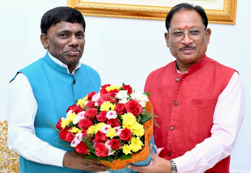 मुख्यमंत्री विष्णु देव साय से गोवा के खेल एवं जनजातीय कल्याण मंत्री रमेश तावड़कर की सौजन्य भेंट